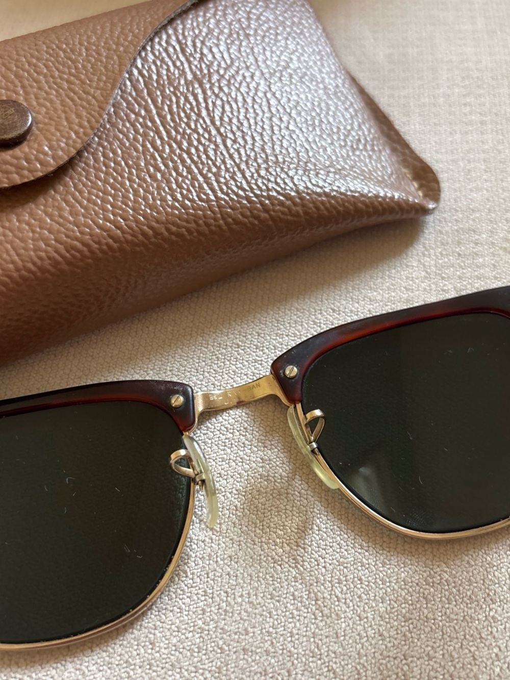 Vintage Ray-Ban Clubmaster Sunglasses in Brown with Gold Accents - Picture 4 of 5